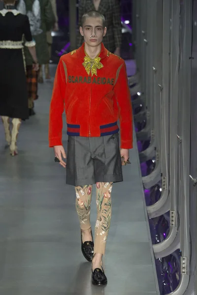 Look 94